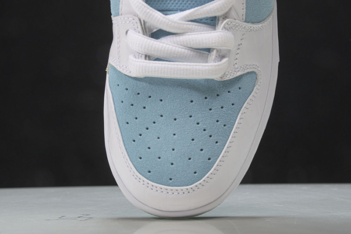 How the FTC x Nike SB Dunk Low DH7687-400
