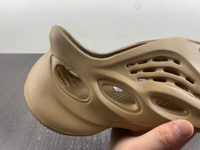 Yeezy Foam Runner “Flax” GV6842