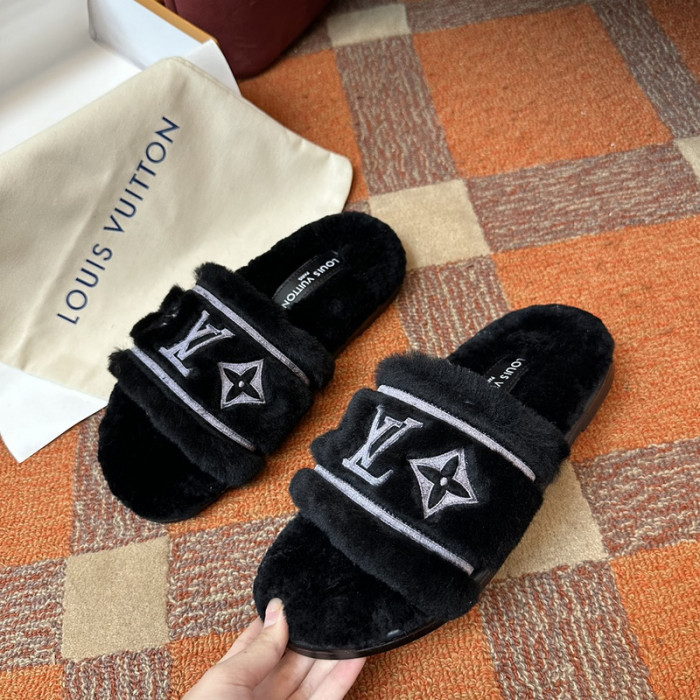 LV SLIPPERS
