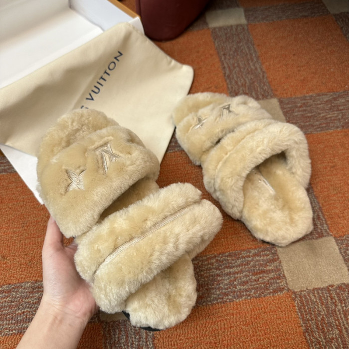 LV SLIPPERS