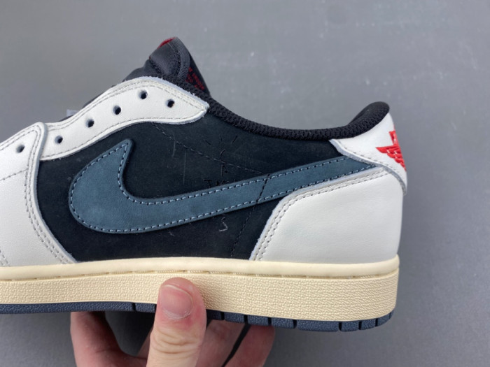 Travis Scott x Air Jordan 1 DZ4137-700