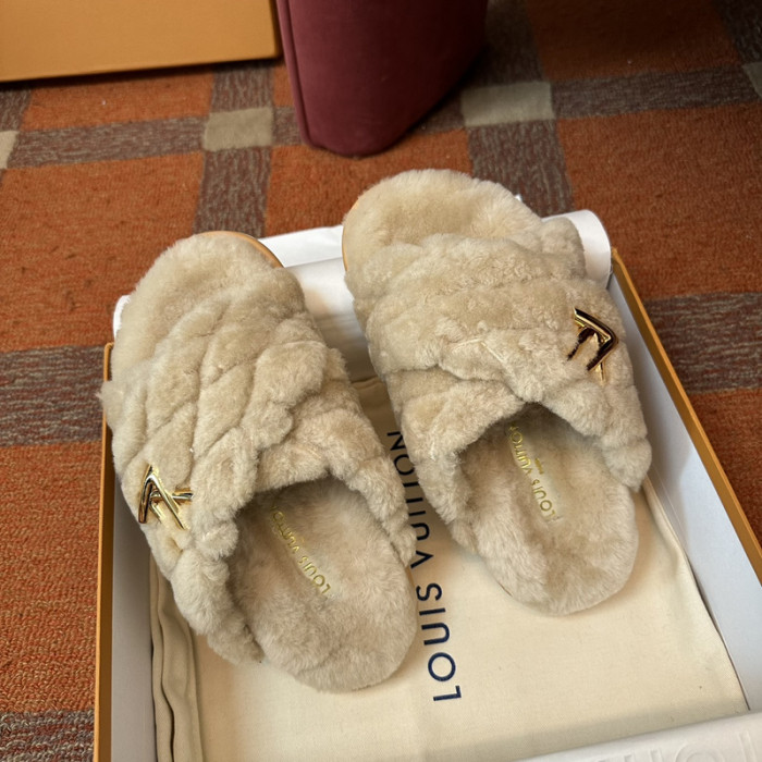 LV SLIPPERS