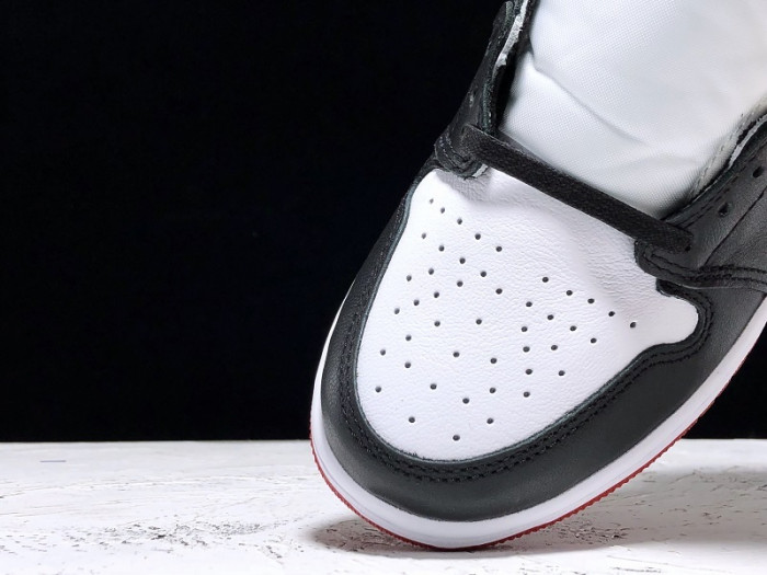 Jordan 1 Retro High Satin Black Toe (W) CD0461-016