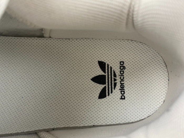 BLCG  ×   ADIDAS  YEESHOES042102