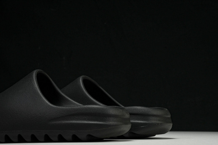 Yeezy Slide Onyx  HQ6448
