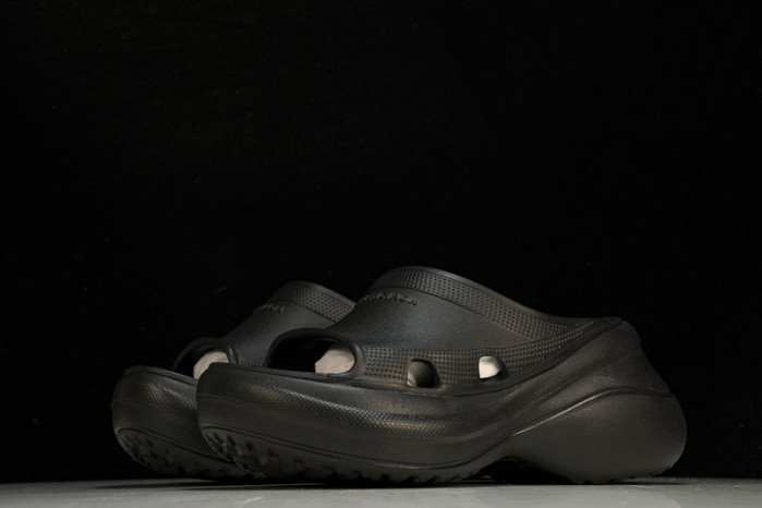 BLCG POOL CROCS  SLIDES W1S8E-1000