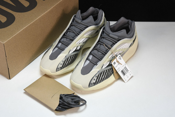 ADIDAS YEEZY 700 V3  Fade ID1674