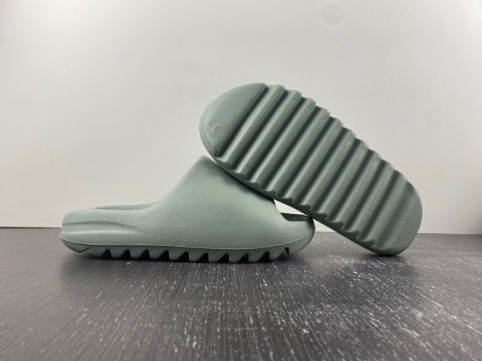 YEEZY SLIDE  ID5480