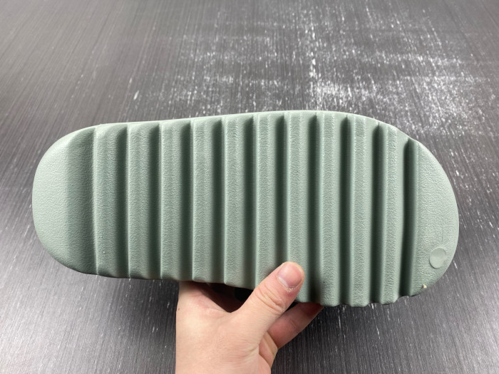 YEEZY SLIDE  ID5480