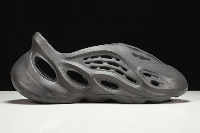 Adidas Yeezy Foam Runner “Onyx” HP8739