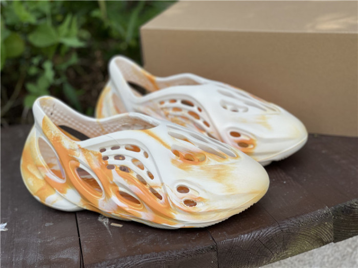 Adidas Yeezy Foam RNNR MXT Moon