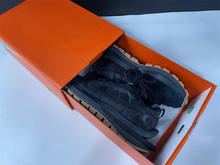 Nike Vaporwaffle Sacai Black Gum DD1875-001