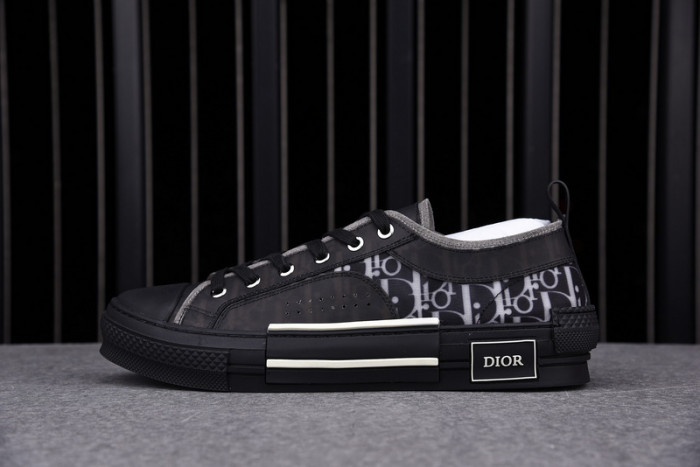 D10R B23 Sneakers Low Top