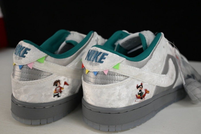 Nike Dunk Low"Ice and Snow Festival DO2326-001